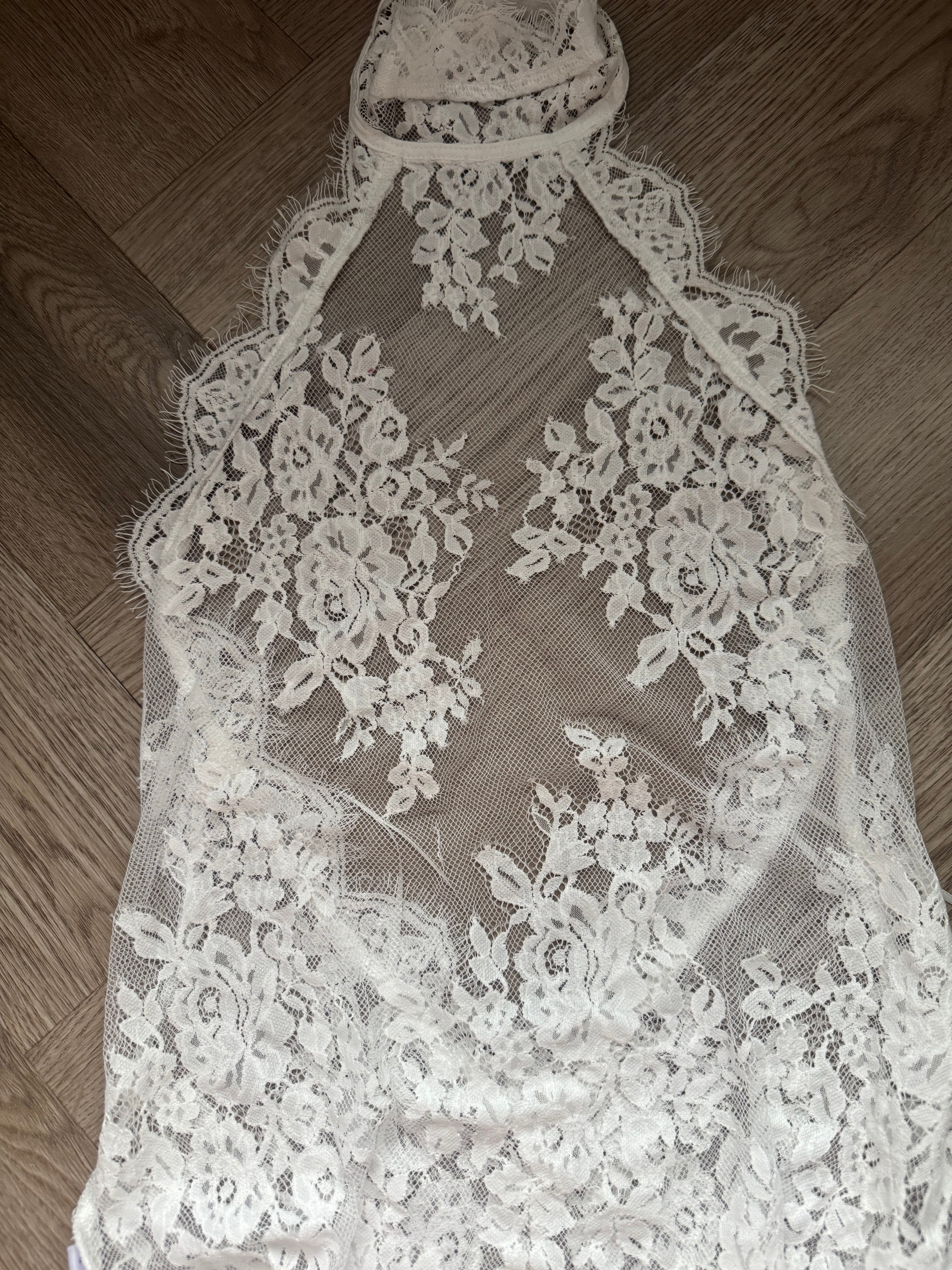 La Femme Sleeveless White Lace Blouse (Defected)